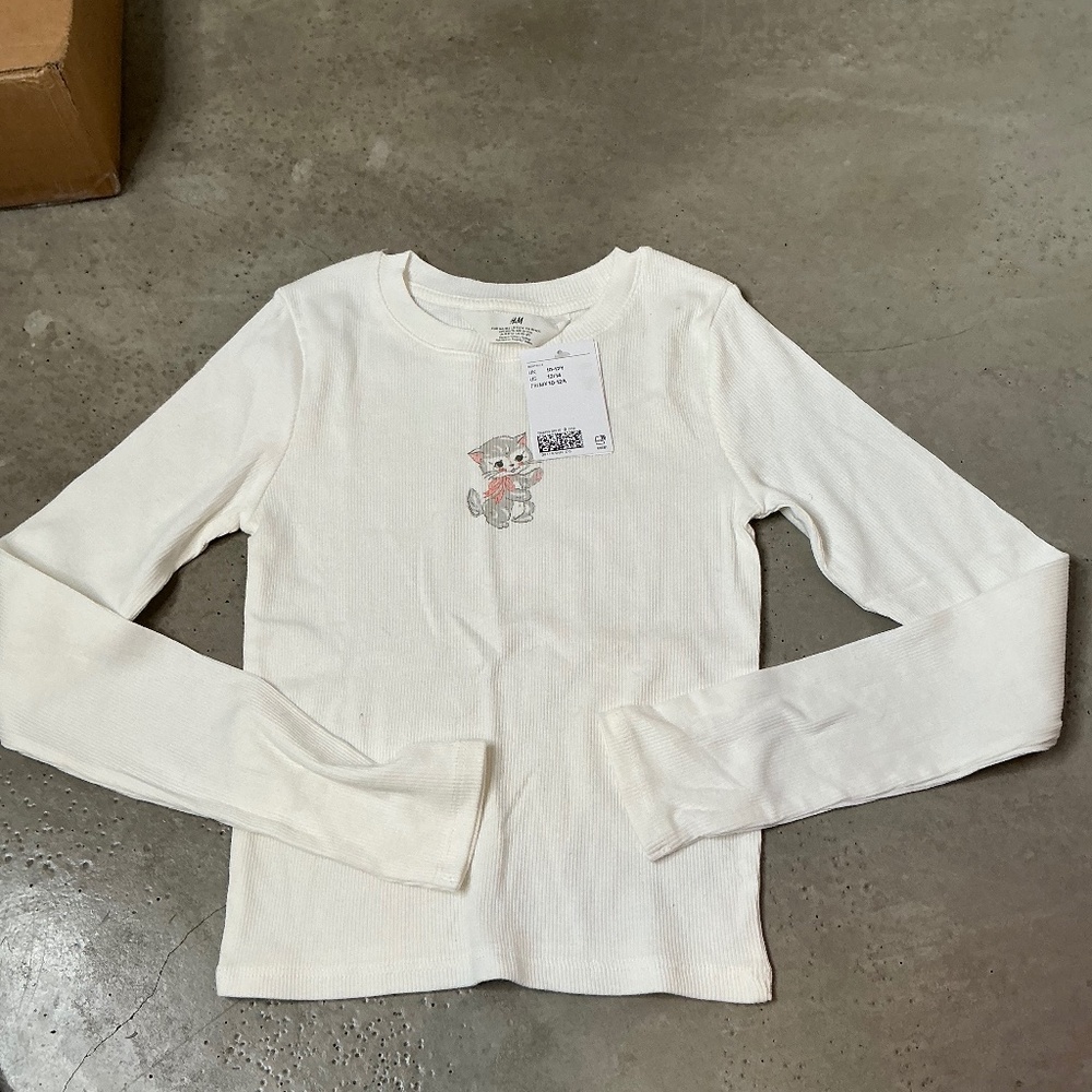 H&M Kitten Long Sleeve Shirt